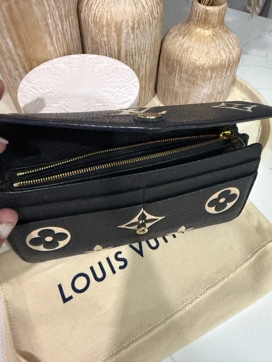 Louis Vuitton Sarah Wallet in Bicolor Monogram Empreinte leather - Picture 3 of 10